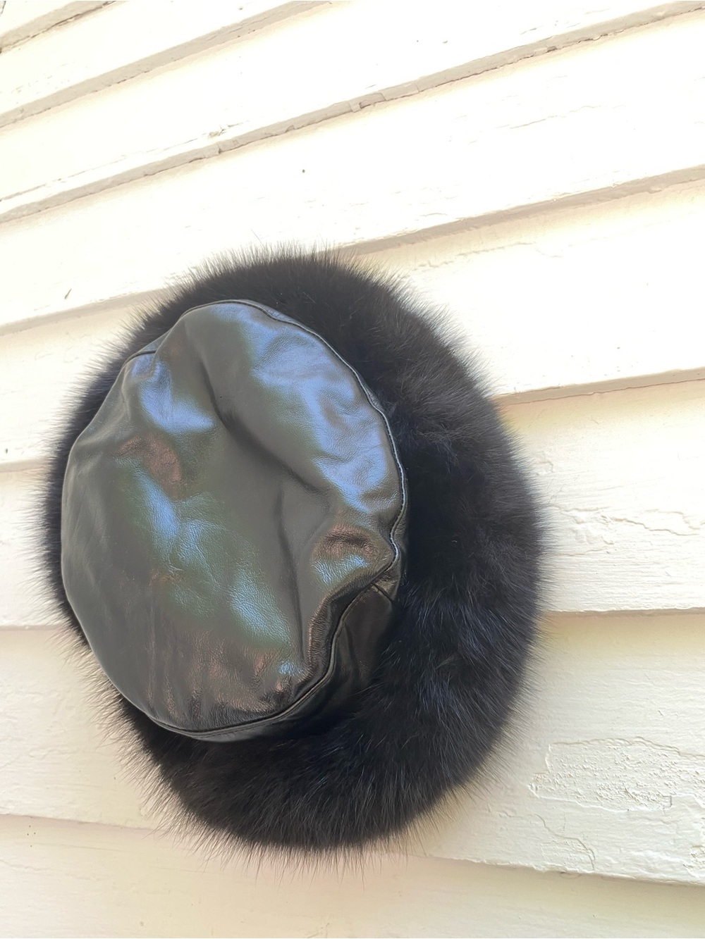 Black 🦊 Fur Trim Leather Beret Winter Hat RARE FIND! VTG! Kates Boutique Canada